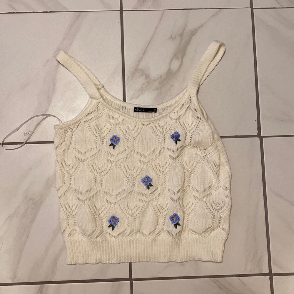 NWOT (size M) knitted tank with blue flowers
